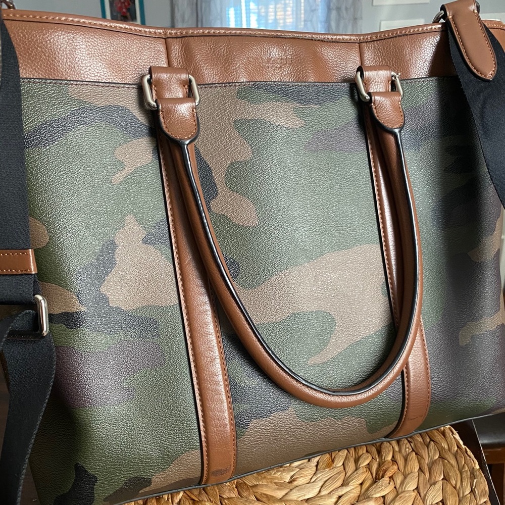 Men’s leather Coach bag.